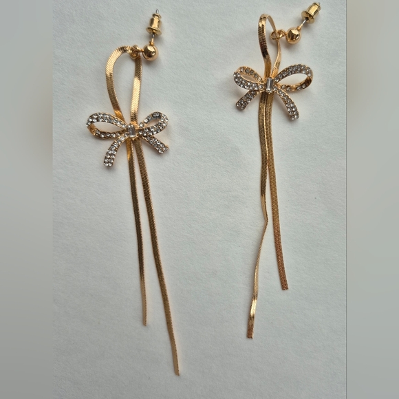 Jewelry - Long Ribbon Bow Pierced Earrings.